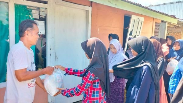 Tebar Keceriaan Ramadan Lewat Bakti Sosial Door to Door