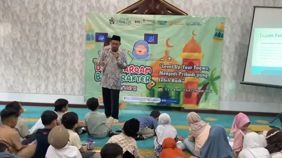 Darul Arqam SD Muhammadiyah 24 Surabaya Ajarkan Tata Cara Wudu kepada Siswa