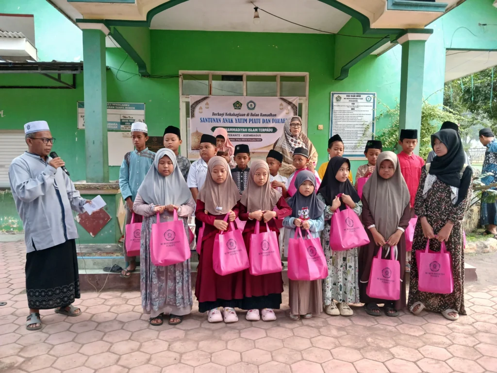 Donasi Wali Murid, MI Muhammadiyah Perante Santuni Yatim dan Dhuafa