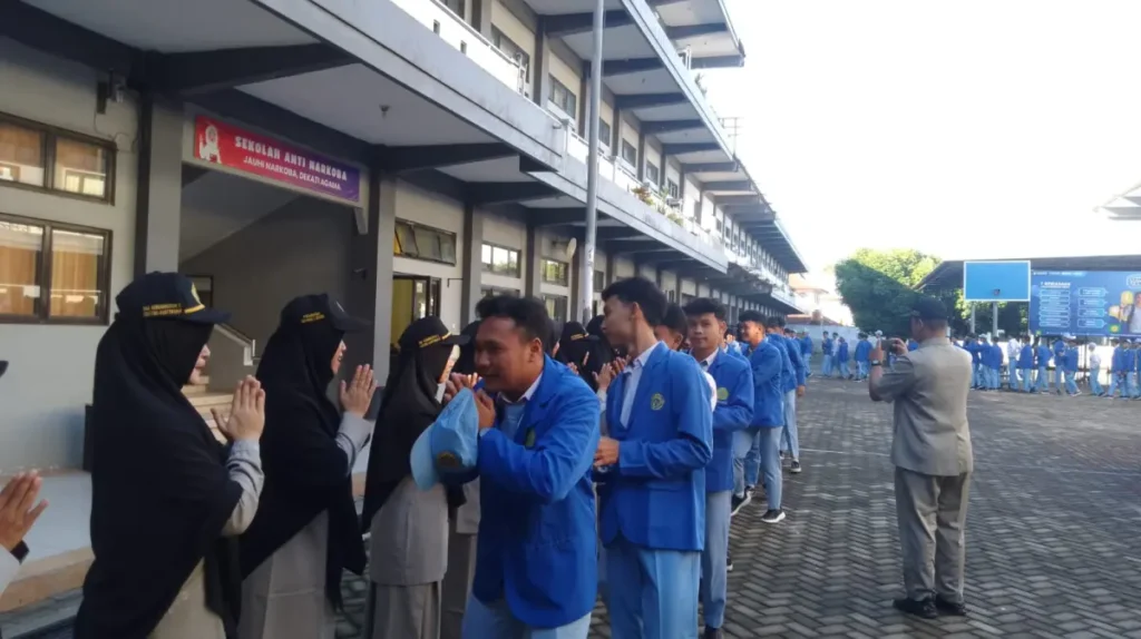 Halalbihalal SMA Muhammadiyah 2 Genteng Pererat Silaturahmi Guru dan Murid