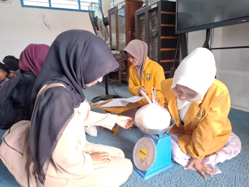 Dari Menghimpun hingga Menyalurkan, Amil Cilik Spem Eight Gresik Tunjukkan Kepedulian Sosial