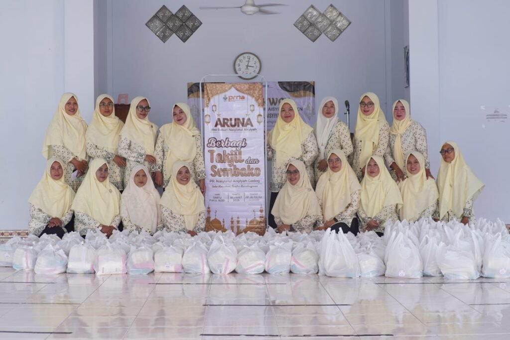 Gerakan Berbagi 150 Takjil dan Sembako PR Nasyiatul Aisyiyah Godog