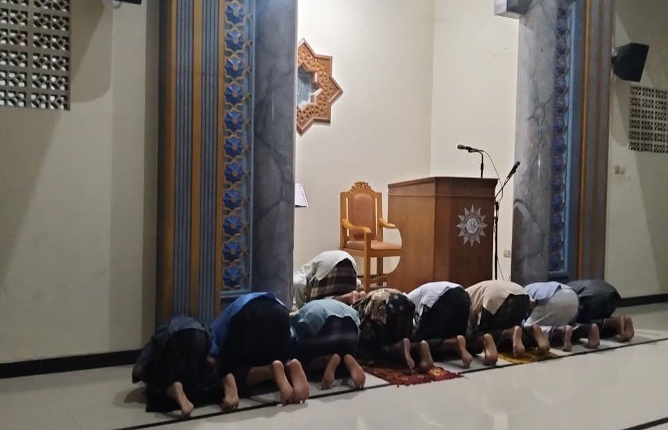 Malam-Malam Penuh Hikmah di Cungkup: Santri PDL Al-Mizan Hidupkan I’tikaf dan Qiyamul Lail Bersama Warga