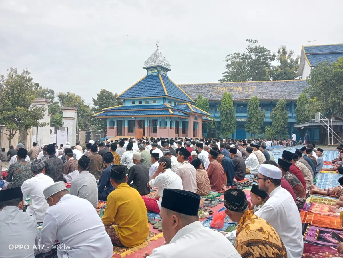 Jamaah Salat Idulfitri di Spemudas Paciran Meluber, Warga dan Pemudik Padati Lokasi