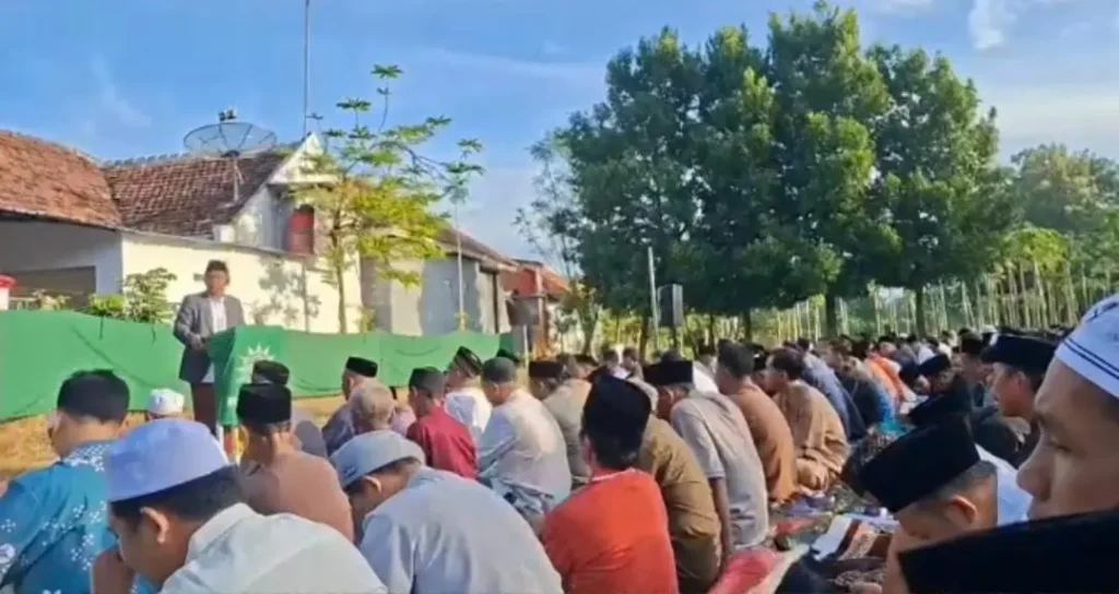 Sholat Id PCM Pendil Penuh Haru, Khatib Ajak Ingat Kematian dan Makna Hidup