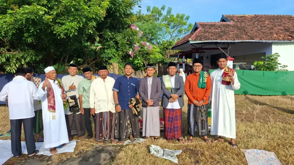 Imam Muda Pimpin Sholat Id di PCM Pendil, Aditya Rizki Pradana Jadi Sorotan