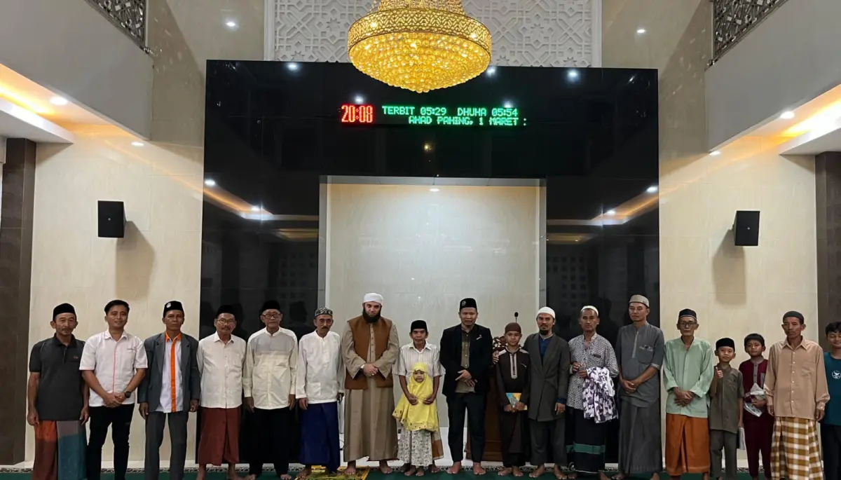 Imam Palestina Awali Dakwah di Masjid Assholihin Jember