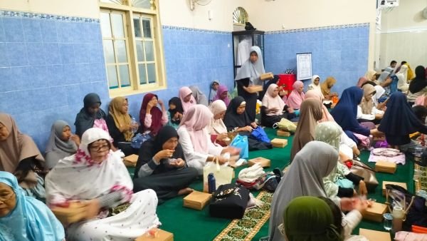 Membangun Generasi Cinta Masjid: Salat Mengikat Keluarga, Mengapresiasi Anak