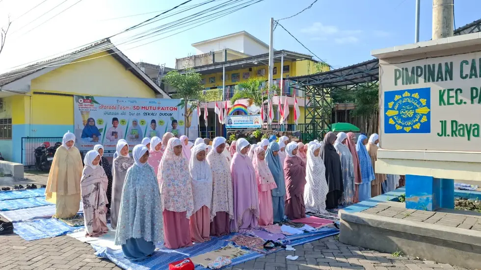 Jelang Lebaran, SD Muhammadiyah 1 Paiton Gelar Simulasi Sholat Idul Fitri (2)