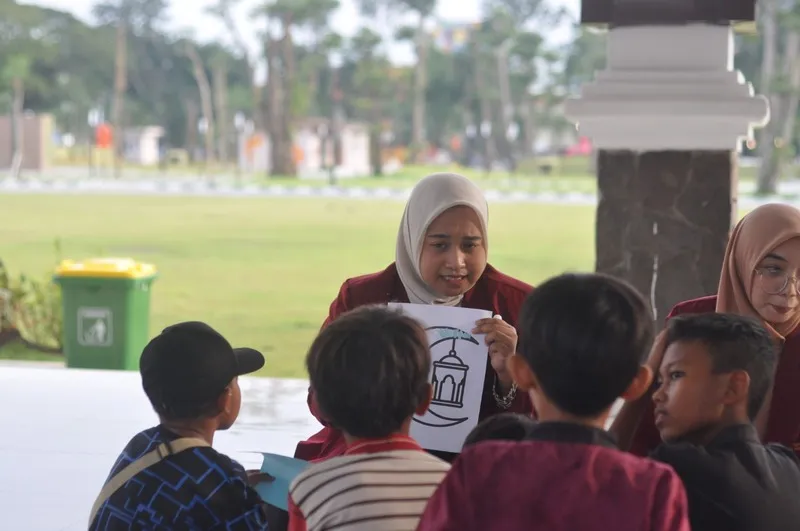 Korps Immawati Sidoarjo Beri Edukasi Kreatif Anak Self Street Child dalam Kegiatan RTL IMM An-Nur Umsida