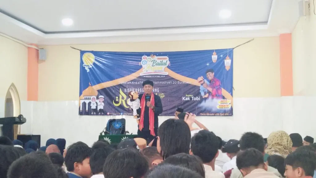 Kak Tobi Sampaikan Kisah Kasih Sayang Rasulullah di SD Muhammadiyah 20 Surabaya