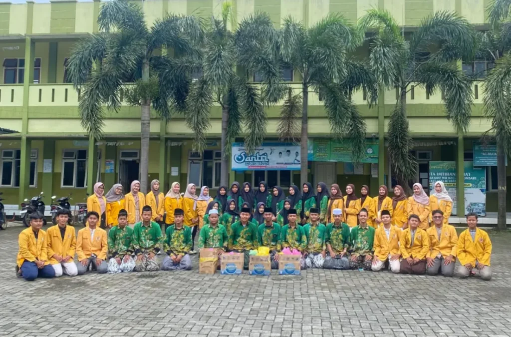 Pelajar Muhammadiyah dan NU di Jepara Tebar Takjil Ramadan