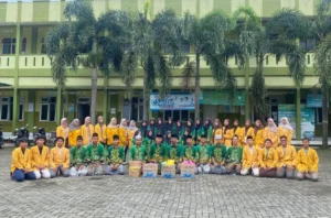 Pelajar Muhammadiyah dan NU di Jepara Tebar Takjil Ramadan