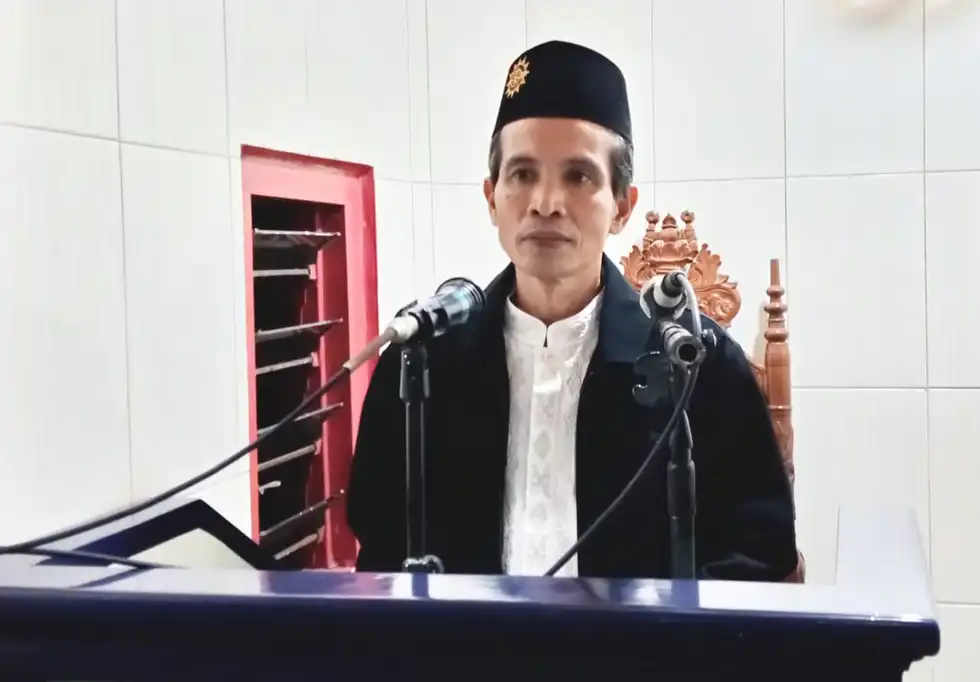 Kultum Ramadan Masjid Al-Huda Genteng Ajak Jamaah Pahami Al-Qur’an
