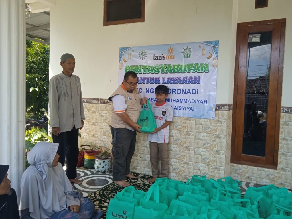 LazisMu KL Nguntoronadi Salurkan 71 Paket Sembako, Wujud Kepedulian untuk Warga