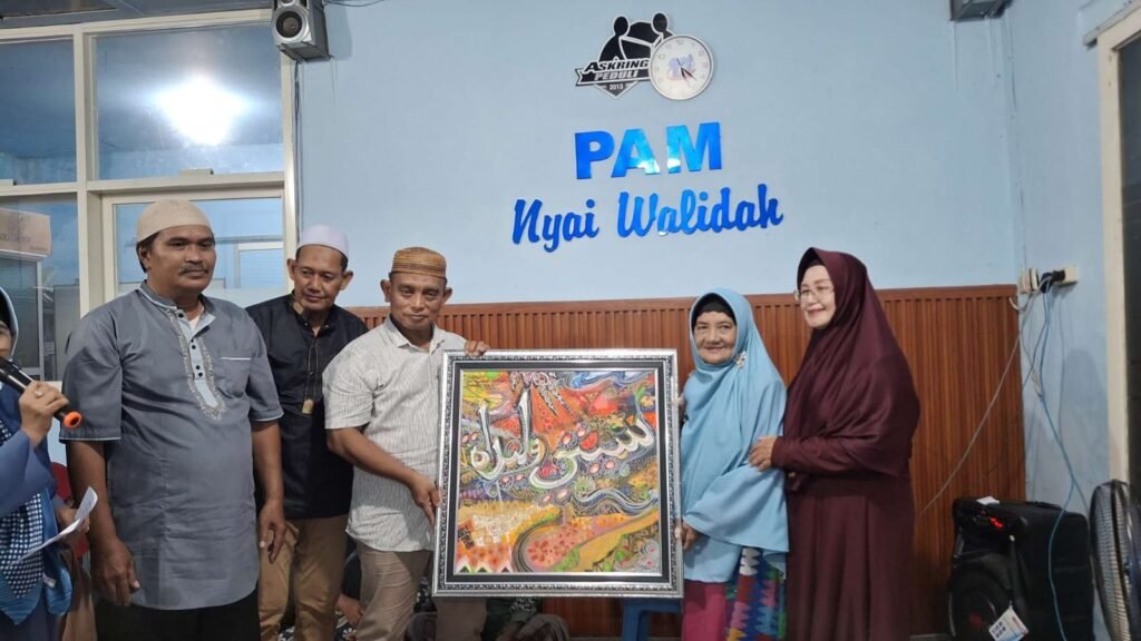 Alumni SMP Mujahidin 1985 Persembahkan Lukisan Nyai Walidah untuk LKSA Muhammadiyah