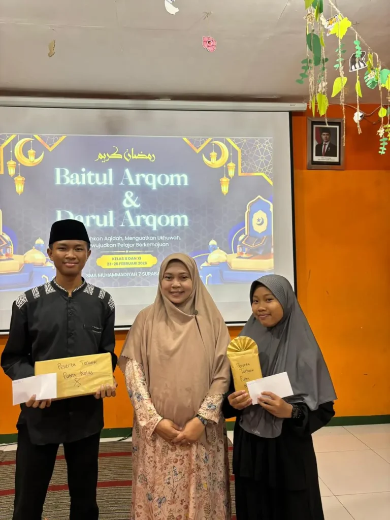 Lomba Cerdas Cermat Warnai Baitul Arqom SMA Muhammadiyah 7 Surabaya