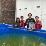 Inovasi Mahasiswa UMG Serahkan Alat Pakan Ikan Otomatis