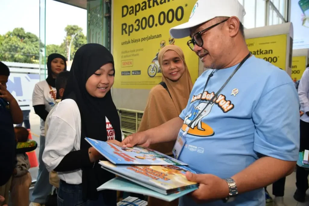 Mudik Lebaran Lebih Edukatif, Kemendikdasmen Sebar Ribuan Buku Gratis
