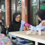 Ngabuburit Bersama UMM, Warga Jabung Dapat Literasi dan Layanan Kesehatan