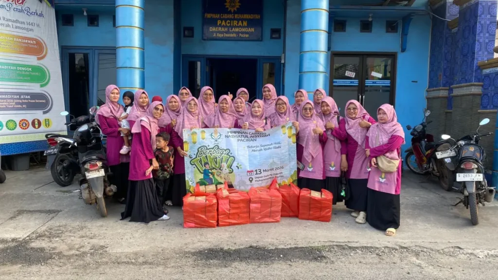 PCNA Paciran Gelar Aksi Sosial Ramadan di Depan GDM