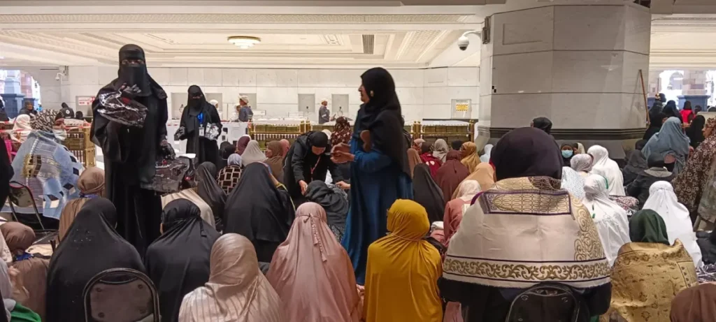 Dari Makkah: Sufrah Masjidil Haram Ajarkan Kesederhanaan dan Persaudaraan