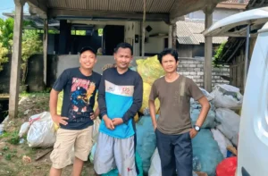 Pemuda Pelangwot Kumpulkan 1 Ton Sampah untuk Pendidikan saat Lebaran