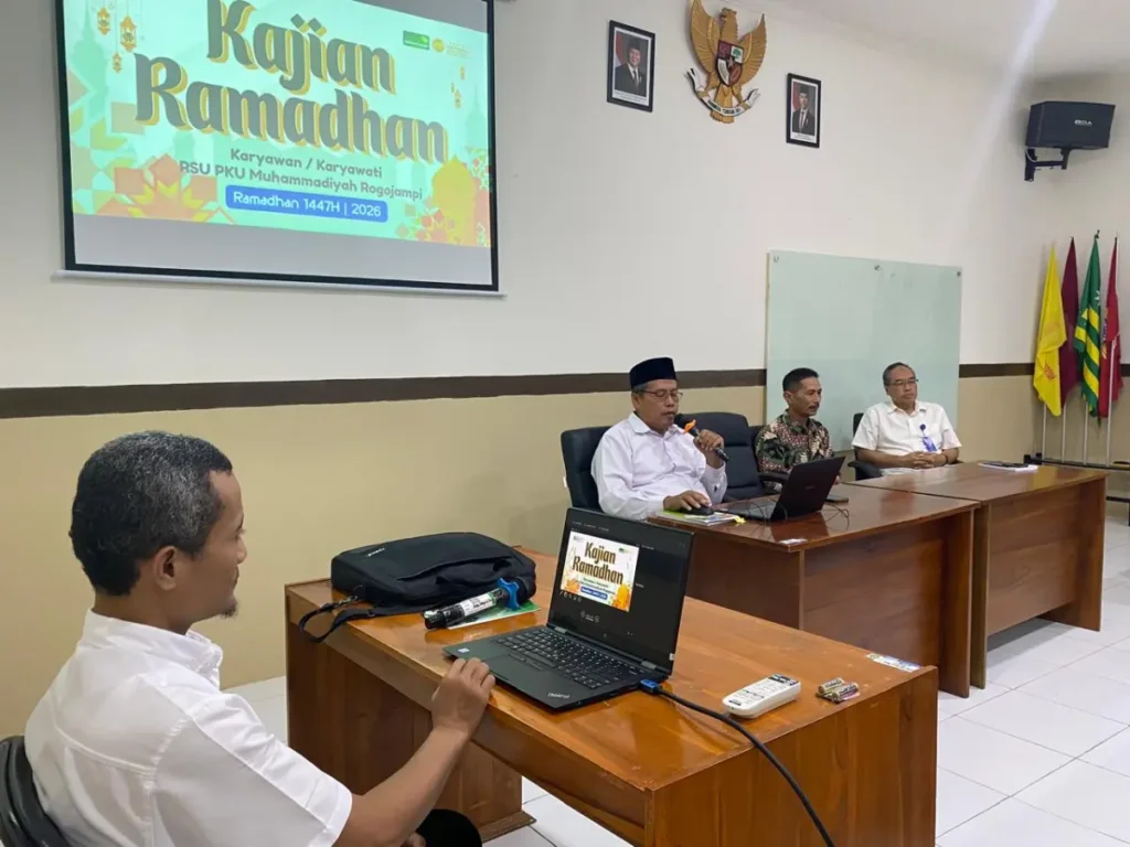 Pengajian Ramadan RSU PKU Rogojampi, Ustaz Ainur Rofiq Ajak Karyawan Dekat dengan Al-Qur’an