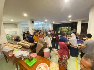 RSU Muhammadiyah Ponorogo Bagikan Menu Berbuka Gratis untuk Penunggu Pasien