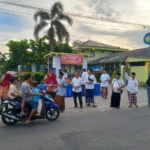 RSU Muhammadiyah Surya Melati Bagikan Ratusan Takjil ke Pengguna Jalan