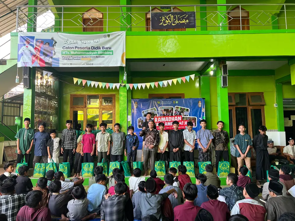 Ramadan Berbagi, MTs Imam Syuhodo Salurkan 105 Parcel