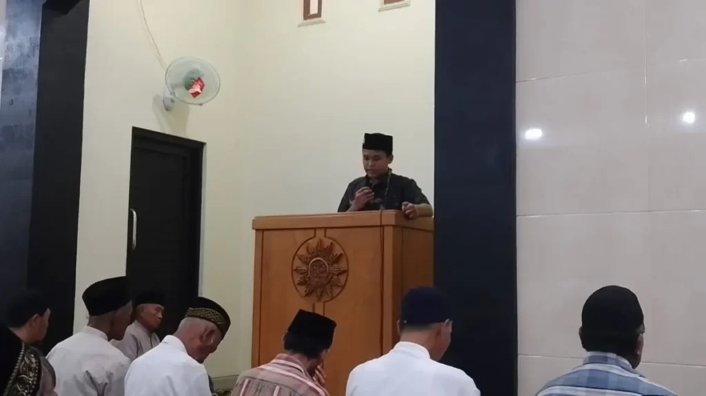 Gen Z Isi Kultum Tarawih di Masjid Al-Falah Jalen Genteng Banyuwangi