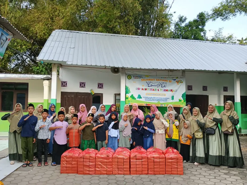 SD Aisyiyah 1 Plemahan Gelar Aksi Berbagi Takjil Ramadan