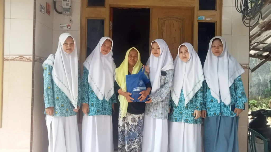 SMK TI Muhammadiyah 11 Paciran Gelar Ramadan Berbagi untuk Warga Dhuafa
