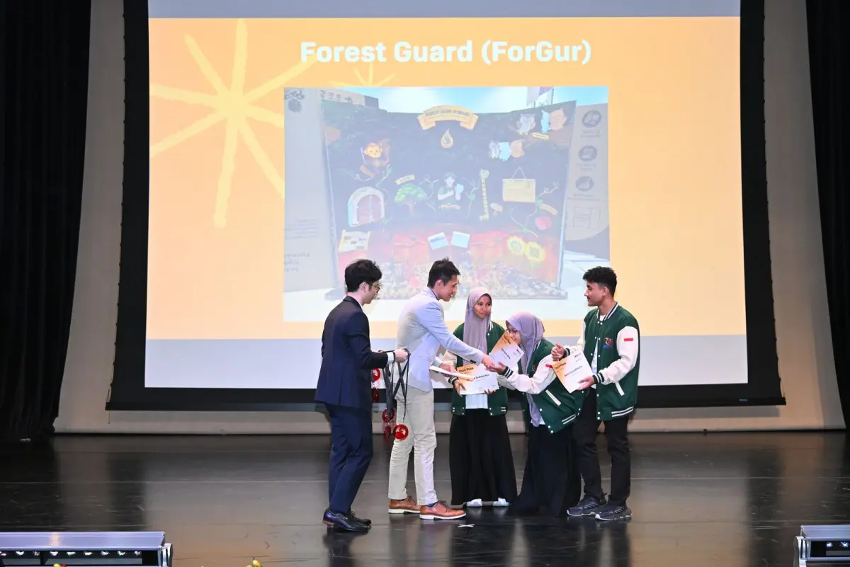 Siswa SMAMX Surabaya Raih Juara 3 Singapore Invention Convention 2026