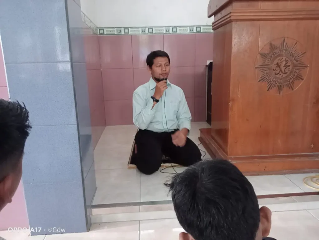 Sudahkah Kita Merdeka? Ustadz Azam Mushofa Ingatkan Bahaya Ketergantungan HP