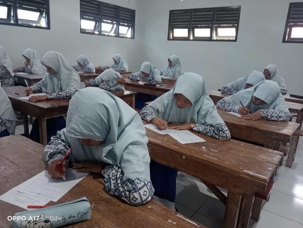 Jelang Libur Idul Fitri, MA Al-Ishlah Lamongan Gelar Ujian di Tengah Ramadan