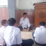 Ketua Majelis Tabligh PCM Paciran Beri Kultum Ramadan di Mushala Baiturrahim SMPM 12 Paciran
