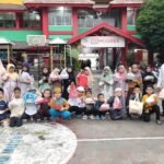 Satu Bungkus Berjuta Berkah, Aksi Nyata SD Mugres Berbagi Takjil