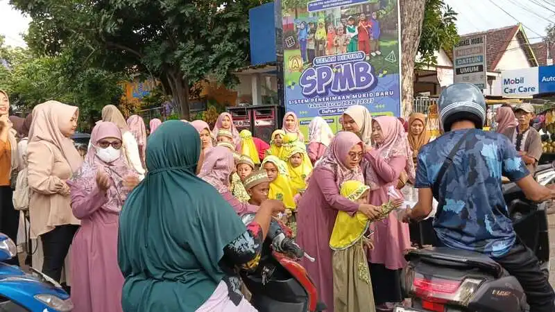 ABA V Kota Probolinggo Semarakkan Ramadan Ceria: Berbagi 1000 Paket Takjil 