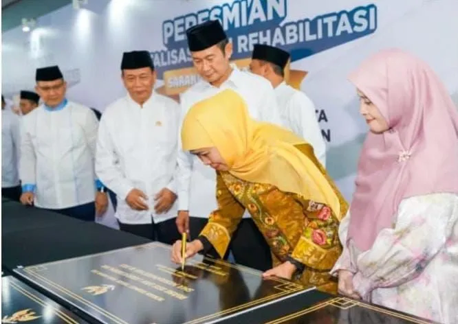 Gubernur Khofifah Resmikan Research Center dan Student Center Smamio Gresik