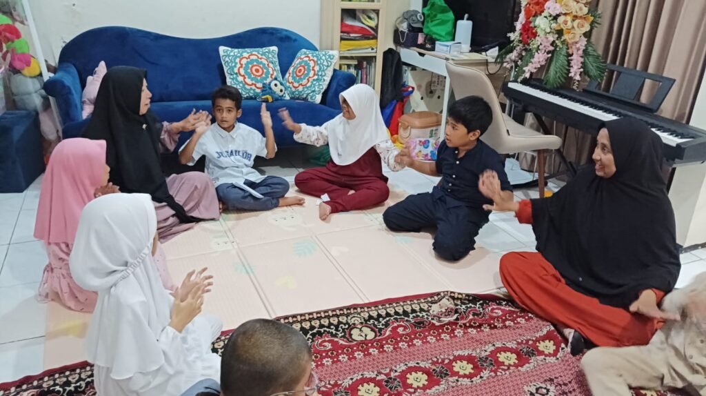 Ramadan Penuh Keceriaan, Siswa Sekolah Kreatif Baratajaya Gelar Buka Keliling di Rumah Wali Murid