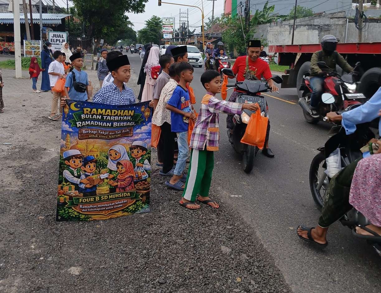 IKWAM 4B SD Muhsida Gelar Buka Bersama, Bagikan Takjil dan Santuni Anak Yatim
