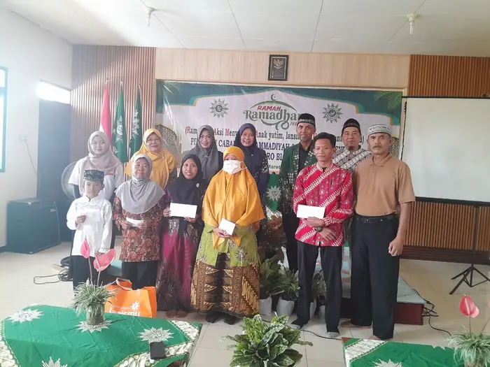 PCM–PCA Kanigoro Gelar RAMAH, Santuni Anak Yatim, Lansia, dan Hormati Guru di Bulan Ramadan