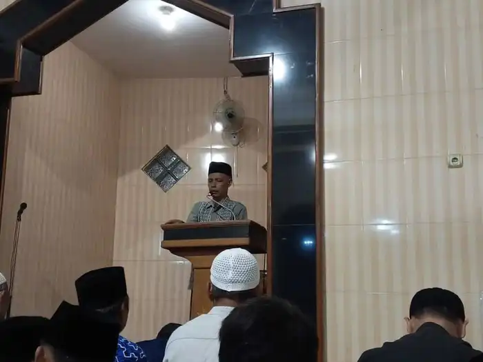 Kultum Tarawih di Masjid Baitul Muslimin, Ustaz Rofiq Tekankan Puasa sebagai Madrasah Pembentuk Takwa