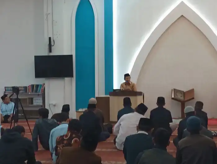 18 Ciri Orang Bertakwa Dibahas Prof. Khozin dalam Kajian Ahad Pagi di Masjid At-Taqwa Batu