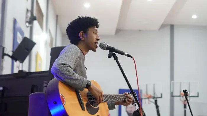 Dari Anak Punk hingga CEO Animasi, Dio Diadon Menginspirasi Ratusan Siswa Smamita di Momen Ramadan