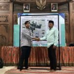 Penyerahan Peta Desa Banyulegi oleh Mahasiswa KKN UMG kepada Pemerintah Desa