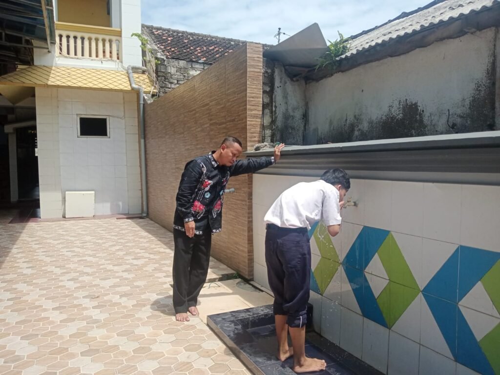 SMPM Jipat Karangasem Gelar Darul Arqom, Siswa Belajar Kembali Makna dan Praktik Thoharoh