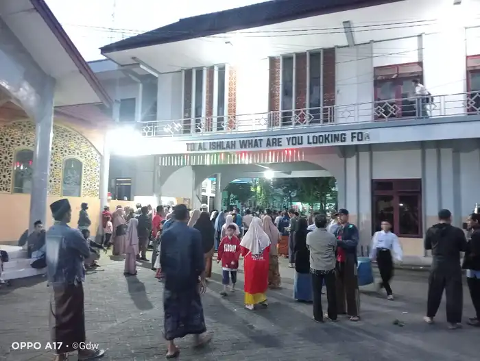 Rindu Terbayar di Gerbang Pondok, Suasana Perpulangan Santri Al-Ishlah Dipenuhi Haru